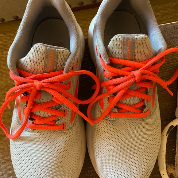 Brooks Range❤️SOLD - Picture 2 of 2